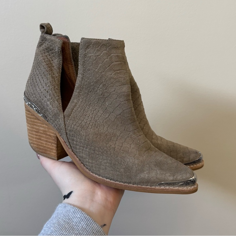 Jeffrey Campbell Cromwell Snake suede leather ankle booties💜